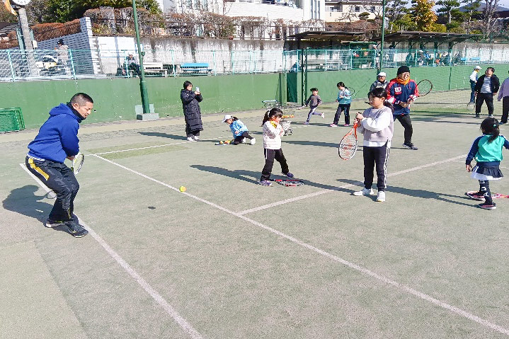 2023年12月24日開催「クリスマスわいわい親子テニス」